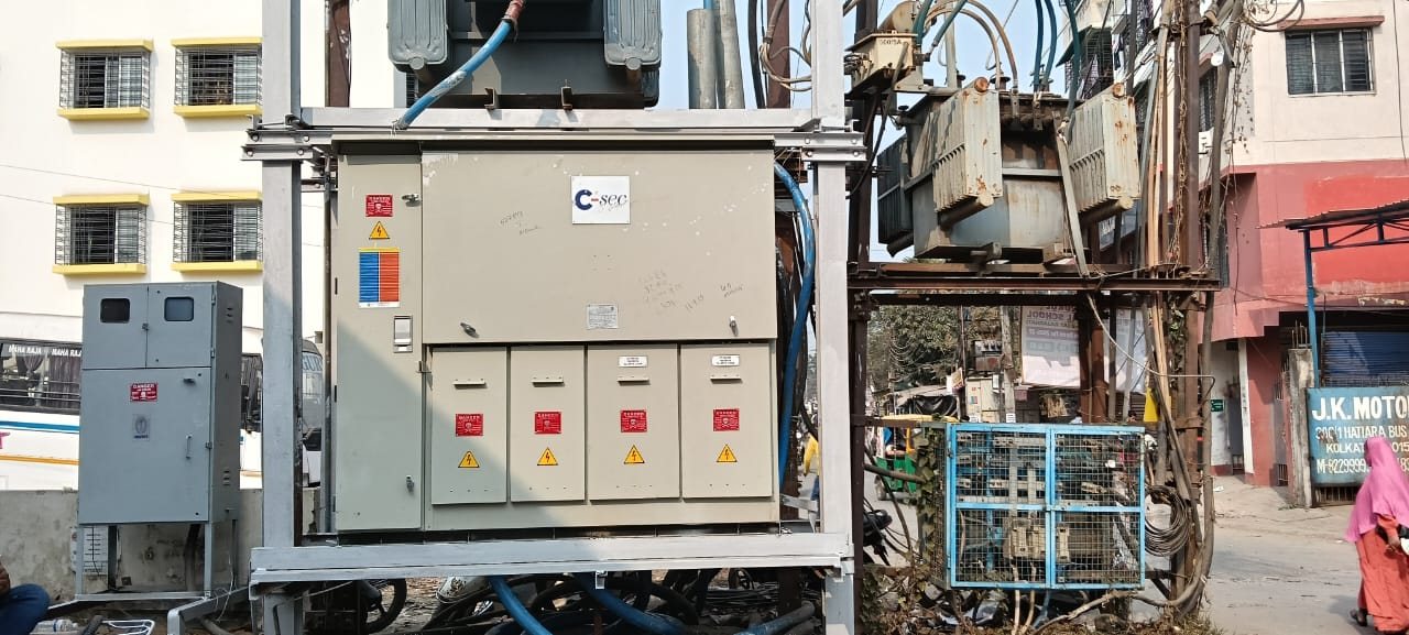 Low tension electrical switchgear and distribution equipment