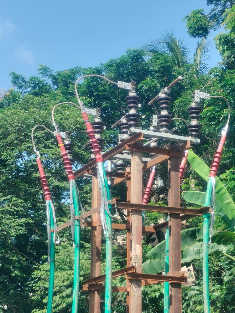 Overhead electrical transmission line